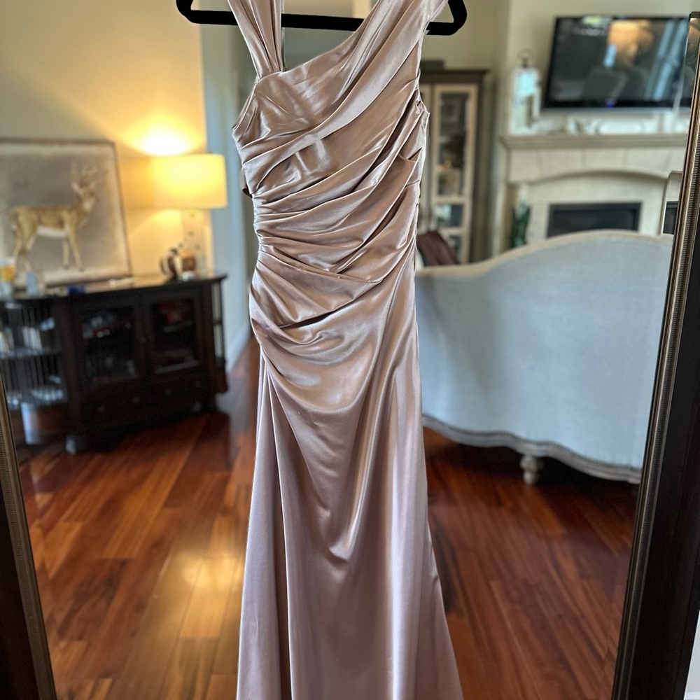 Beautiful size 6 Dalia Macphee champagne colored evening gown.